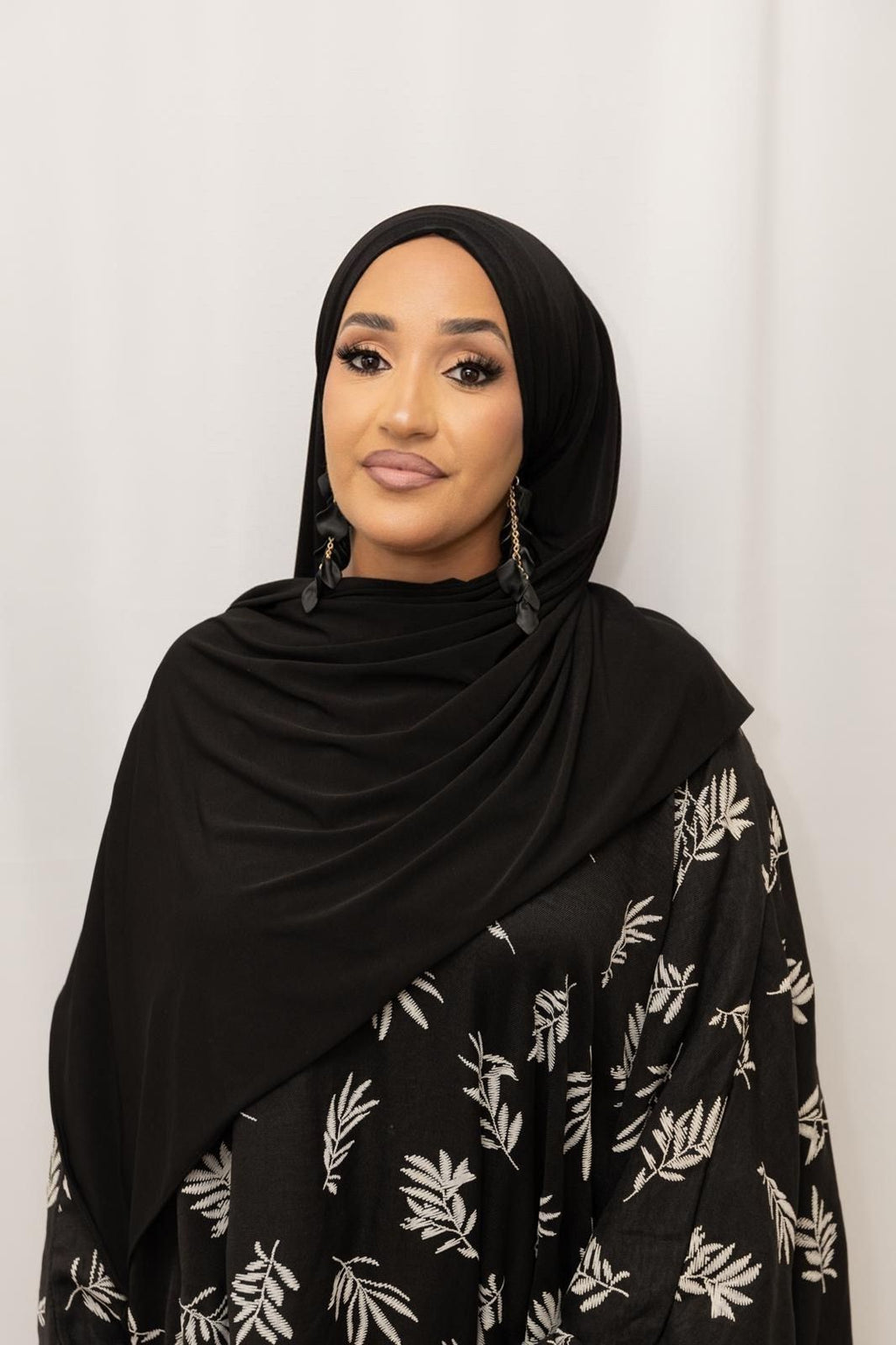 Noir – Hijab “Layali”